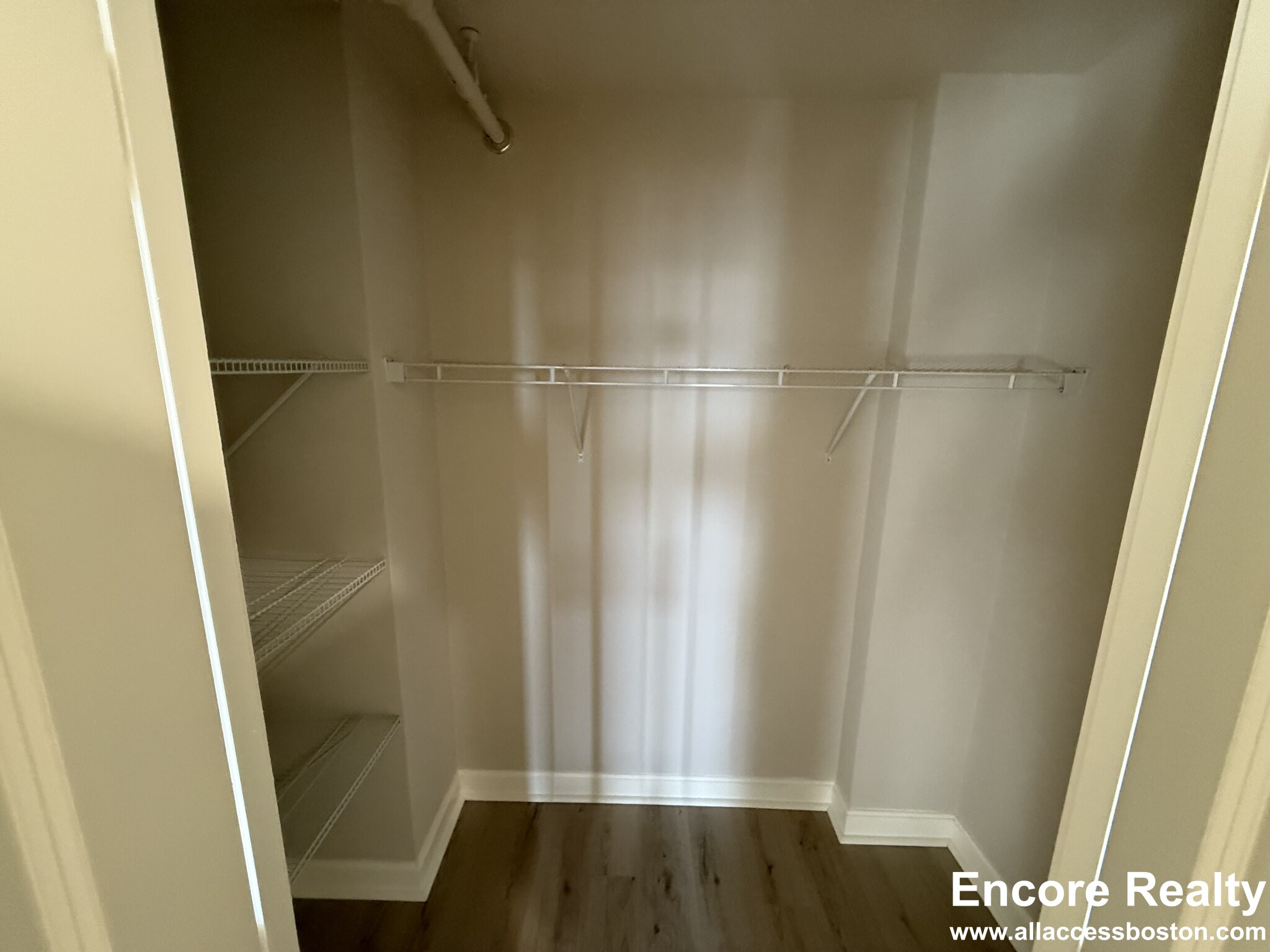 700 Huron Ave, Strawberry Hill