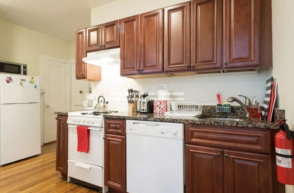 58 Queensberry St, Fenway