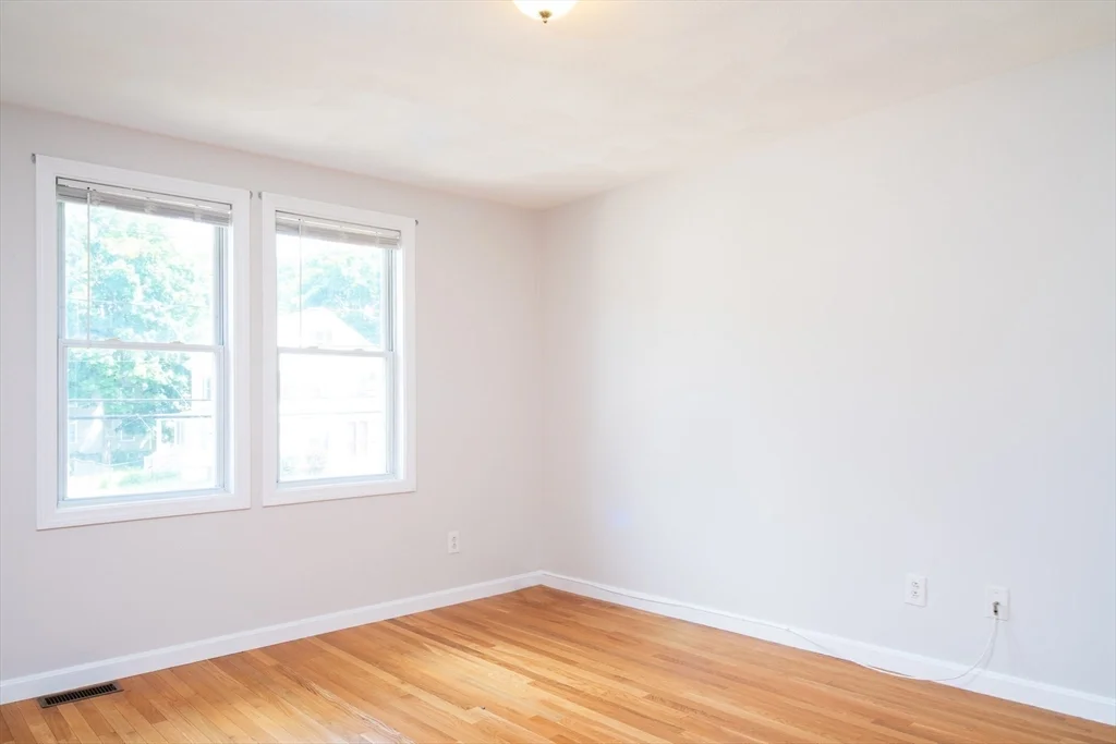 1083 Main St, Walpole