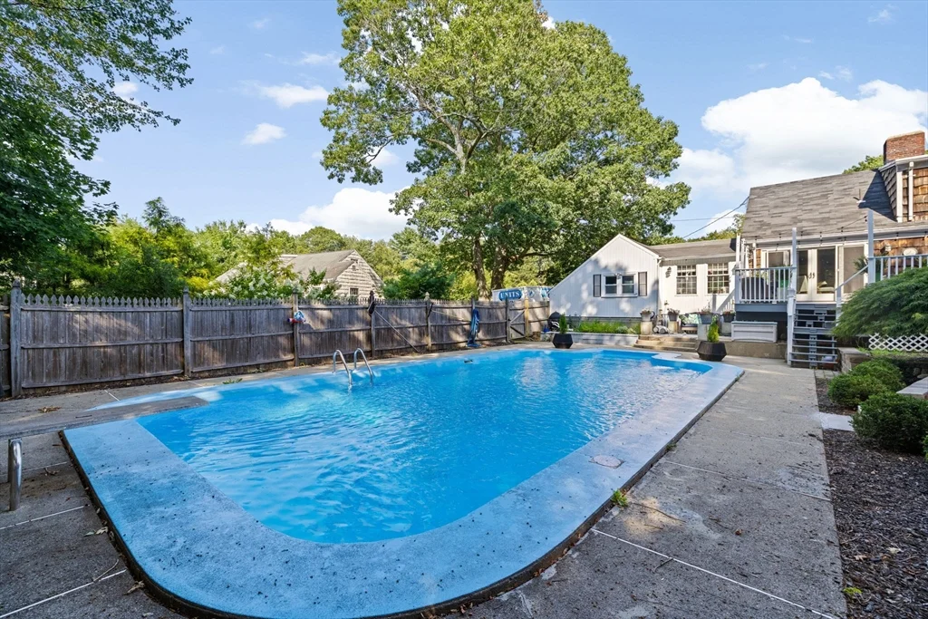 4 Country Dr, South Hingham