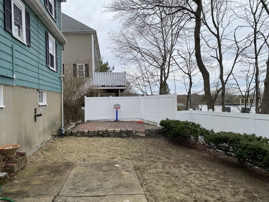 11 Woodbury St, Arlington