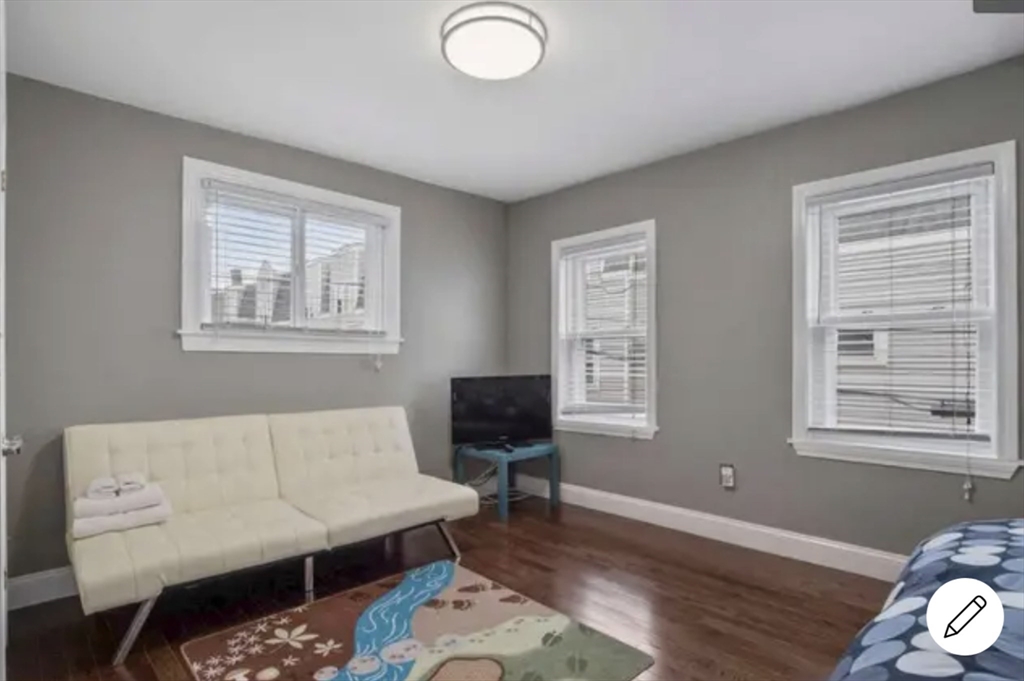 66 Bolton St, South Boston