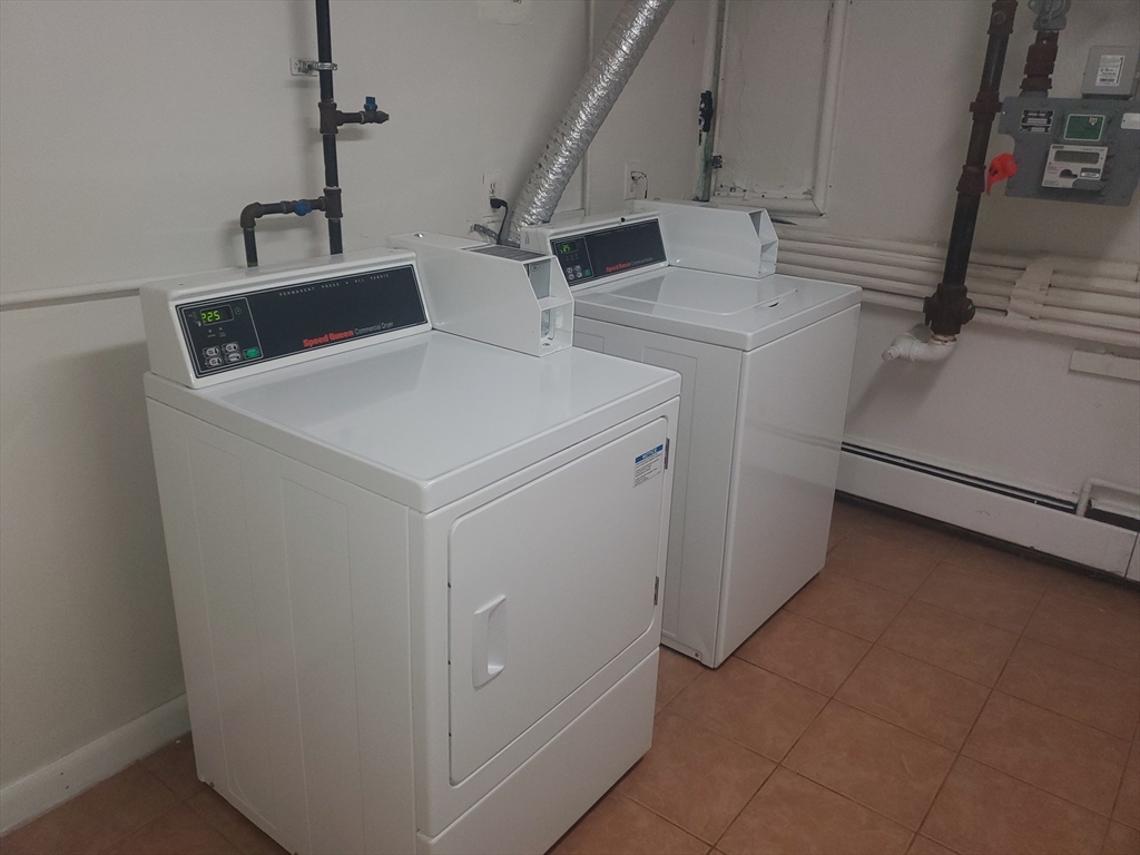 4 Oakcrest, Hyde Park