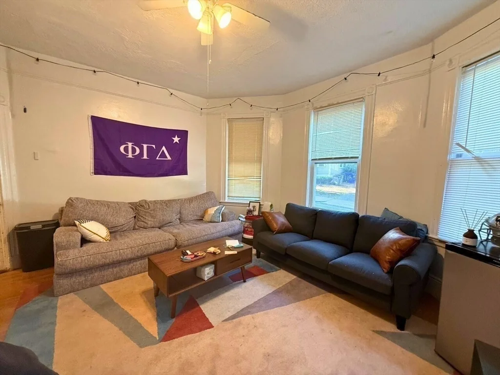 34 Cherokee, Mission Hill