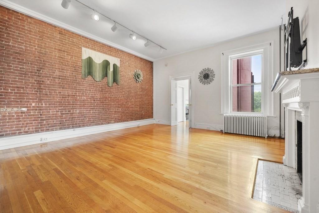 230 Beacon St, Back Bay