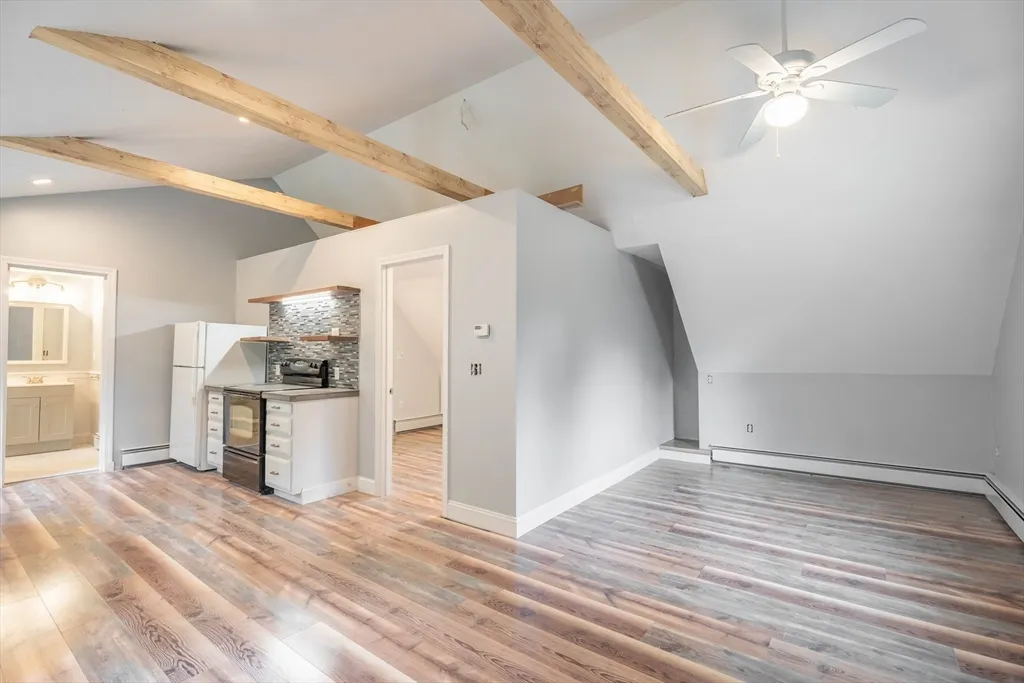 87 Brookfield Rd, Charlton