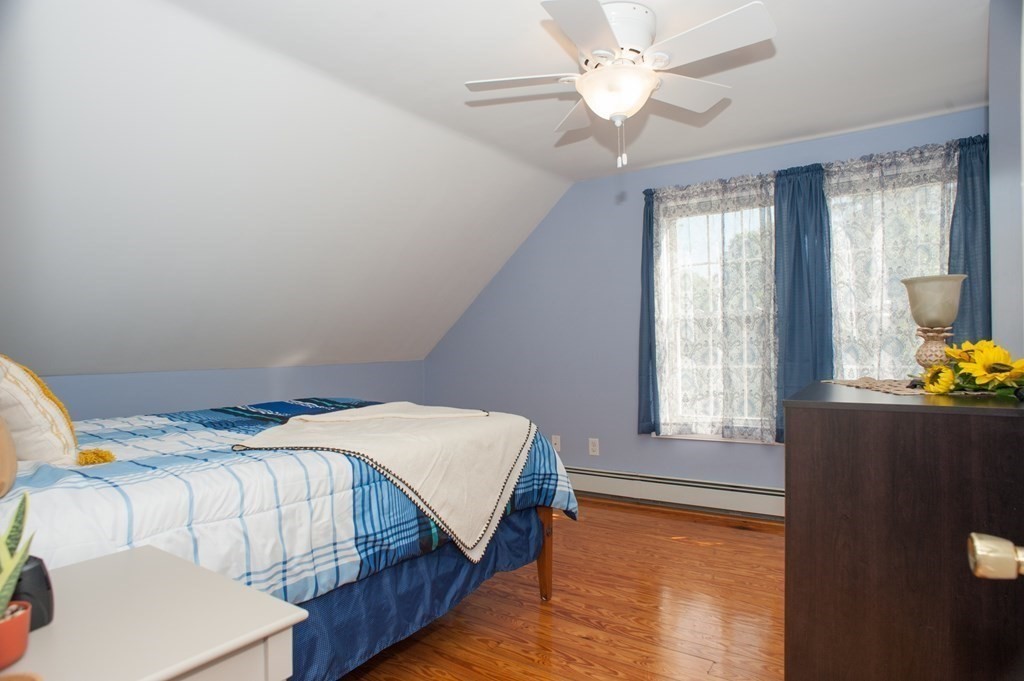 123 N Main St, Uxbridge