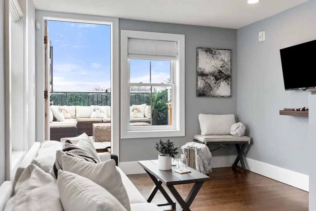 12 Mohawk St, South Boston