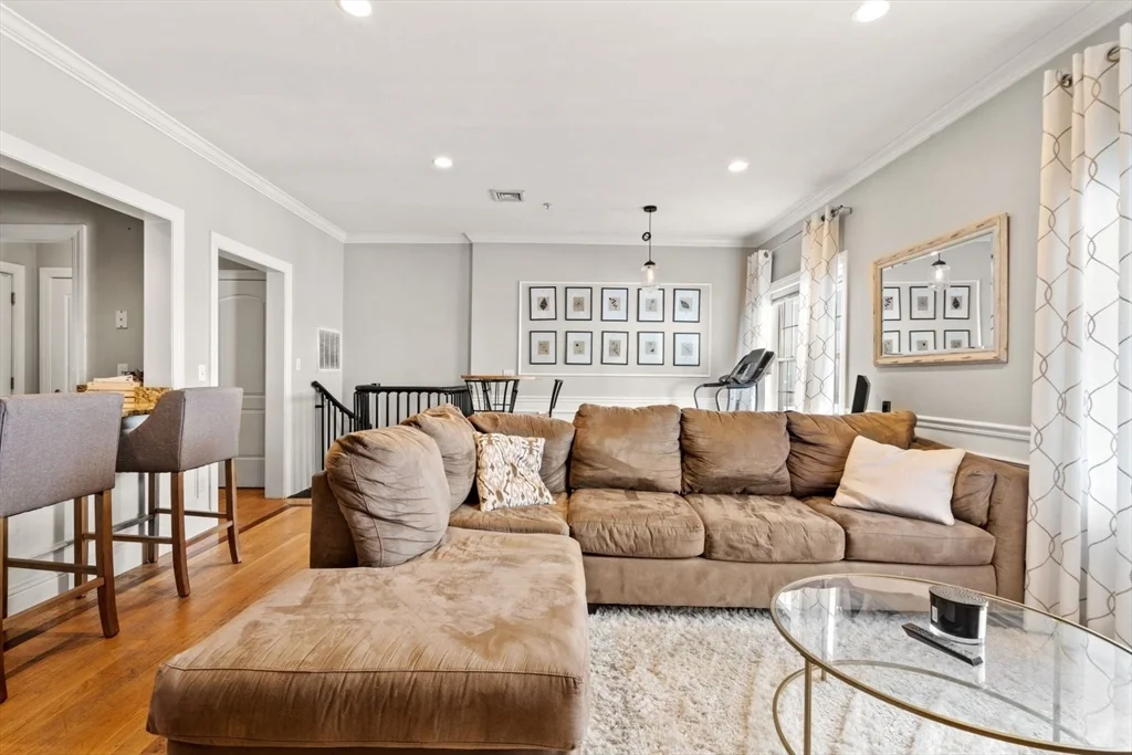 209 D St, South Boston