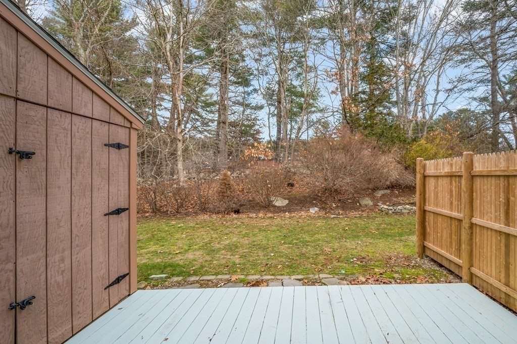 28 Apple Tree Hill Rd, Hopkinton