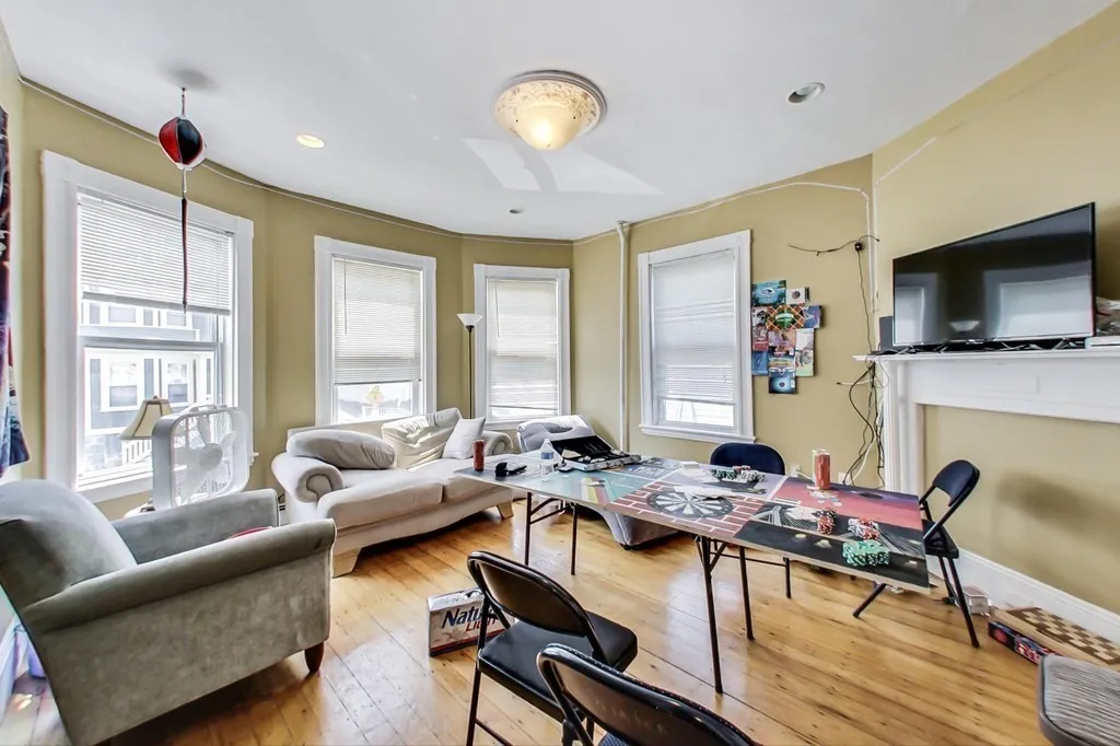 47 Hillside St, Mission Hill