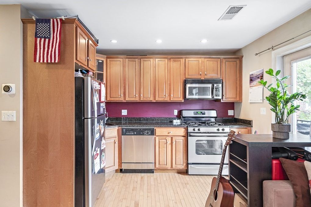 1 bed, 1 bath apartment for rent at 764 E 6th Unit 2, South Boston — photo 2 of 9