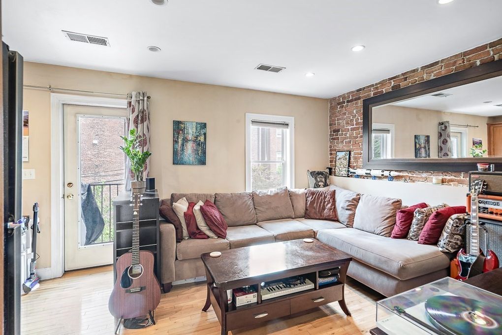 1 bed, 1 bath apartment for rent at 764 E 6th Unit 2, South Boston — photo 4 of 9