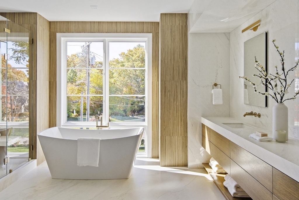 56 Bigelow Rd, West Newton