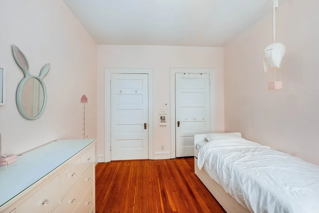 1064 Beacon St, Longwood