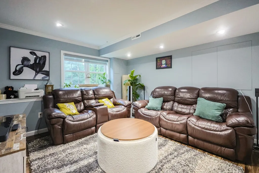 8 Patriots Blvd, Hopkinton