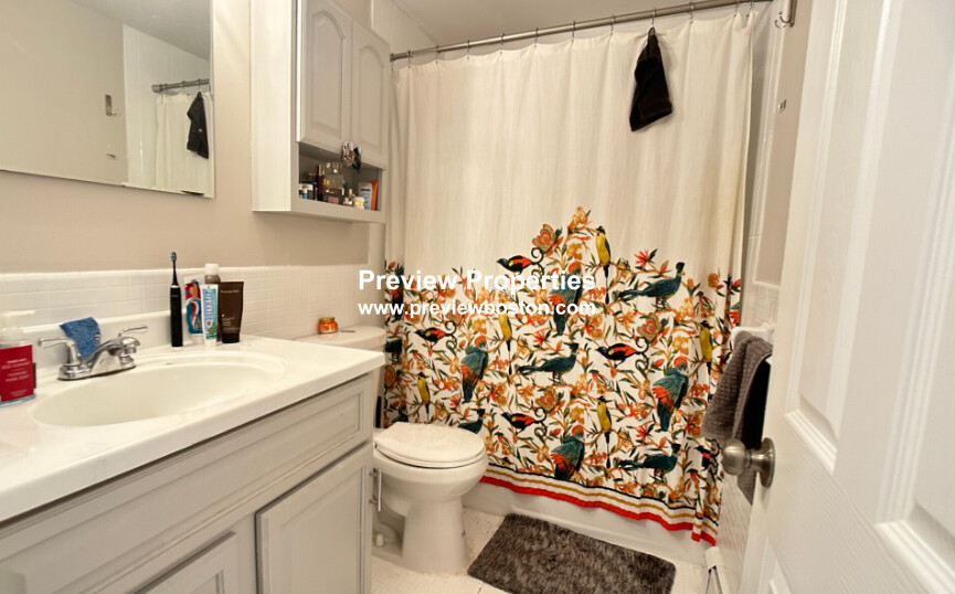 73 Charlesbank Rd, Newton Corner