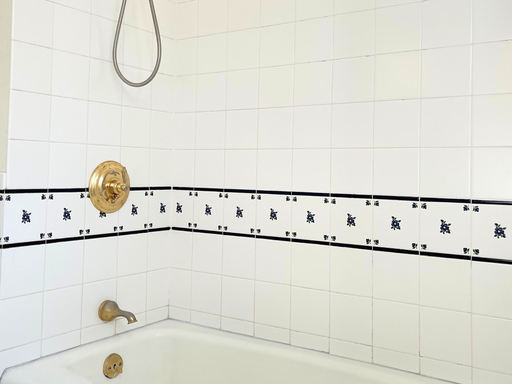 20 Pleasant St, Salem