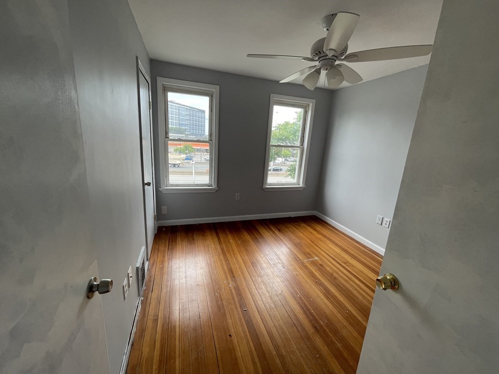 9 Maine Ave, East Somerville