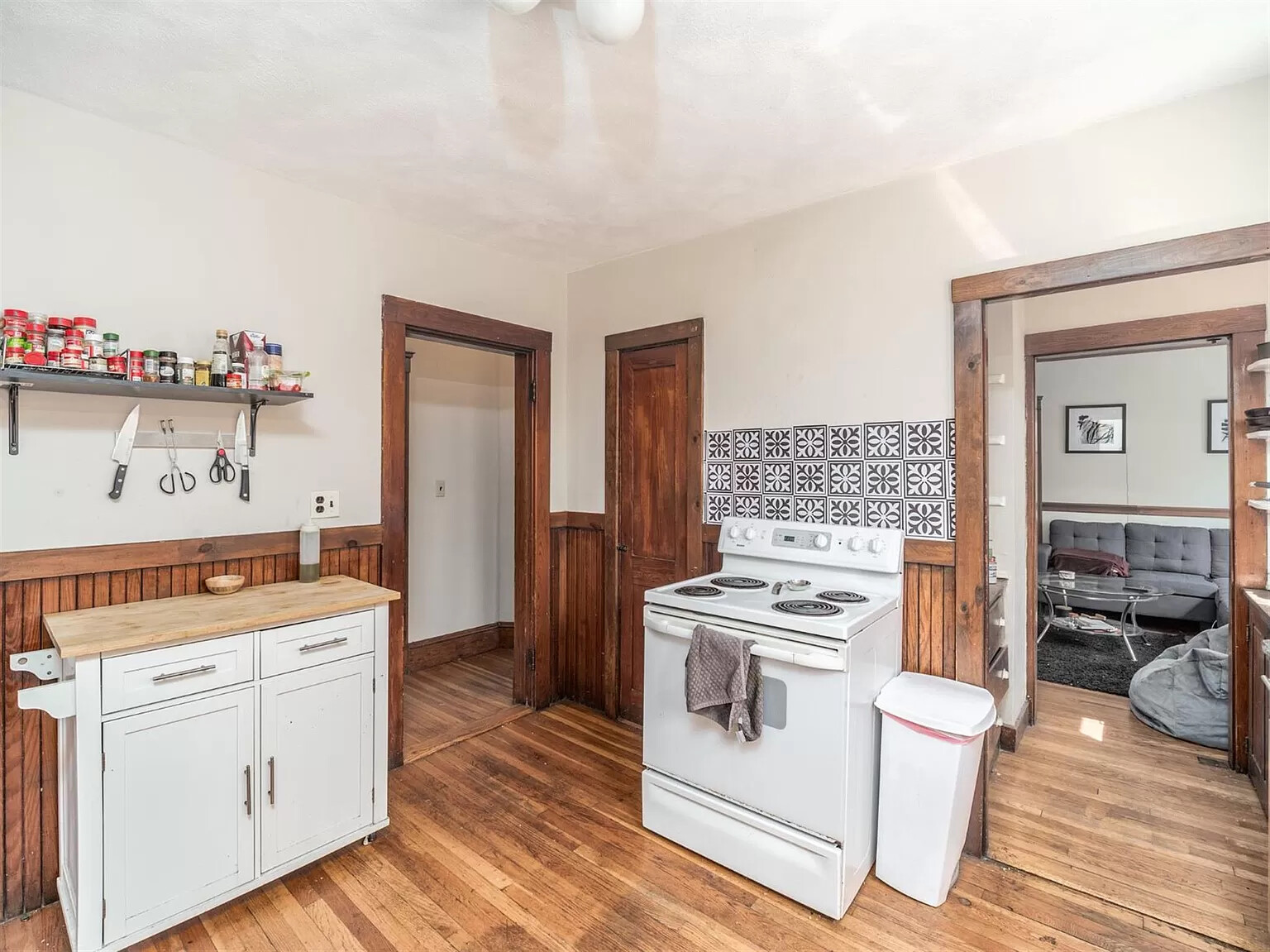 54 Upland Rd, West Somerville