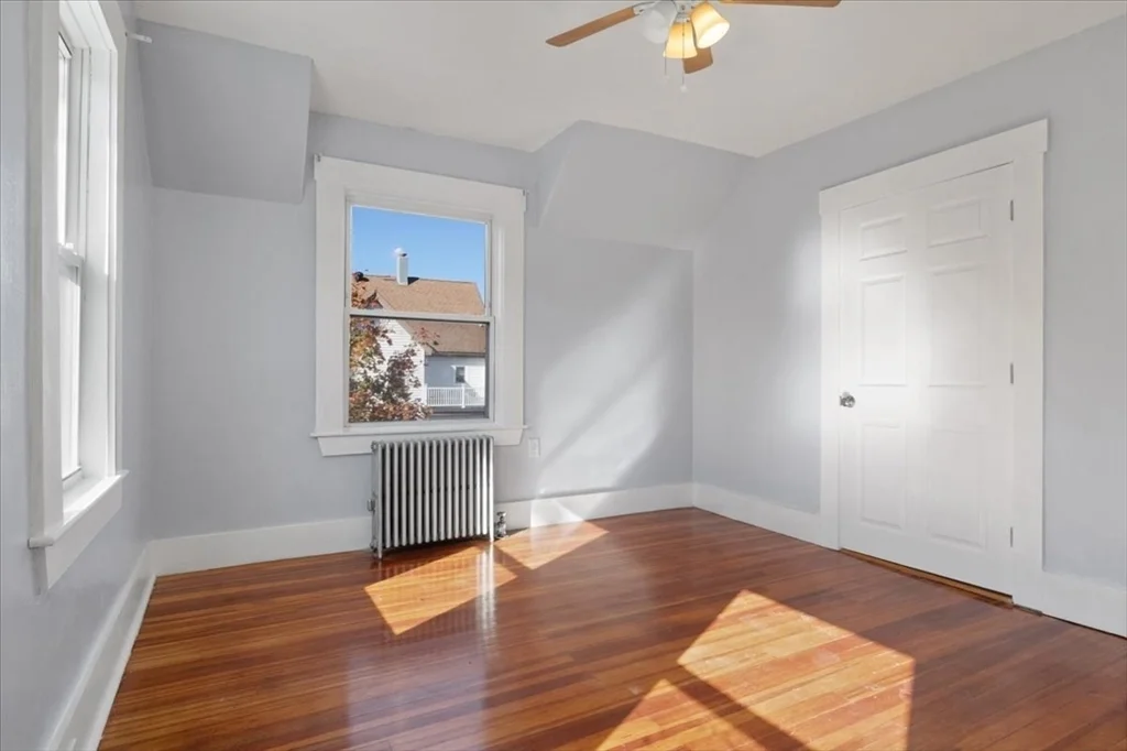 8 Linwood St, Holbrook