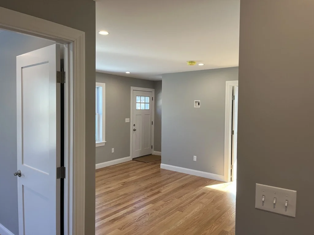 14 Cherry Rd, Beverly