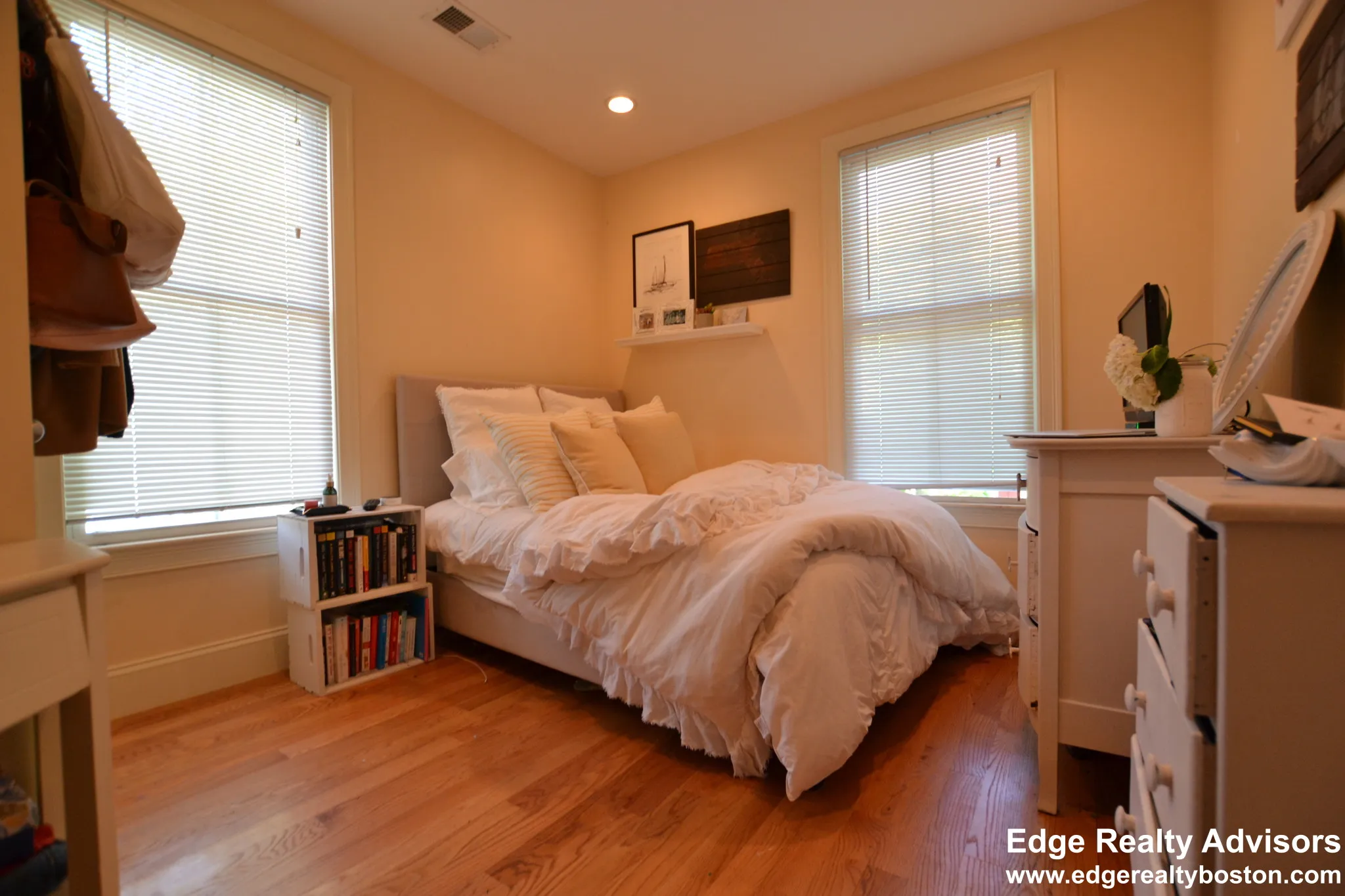 11 Sparhawk St, Oak Square