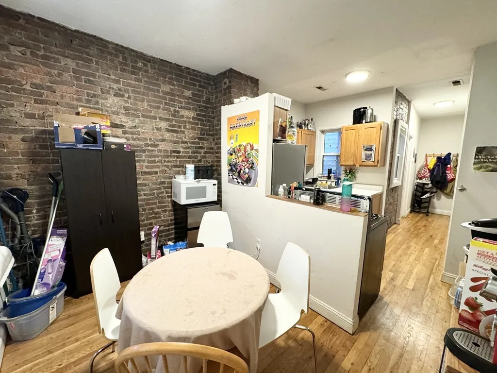 733 Parker St, Mission Hill