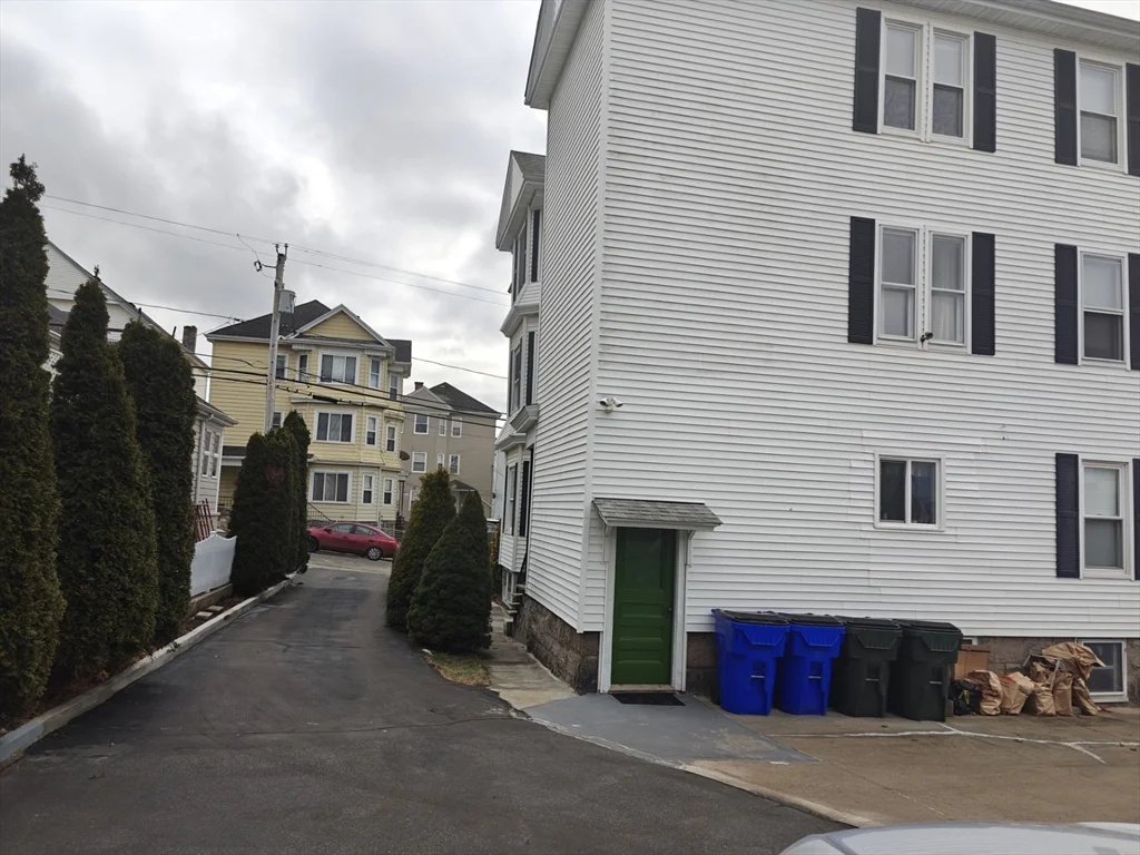 452 Osborn St, Fall River