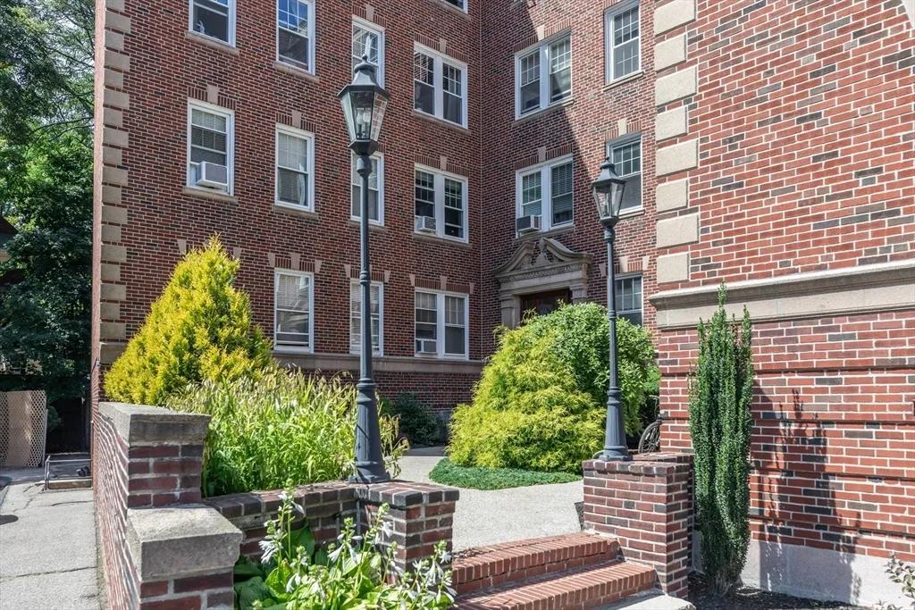 22 Concord Ave, Harvard Square