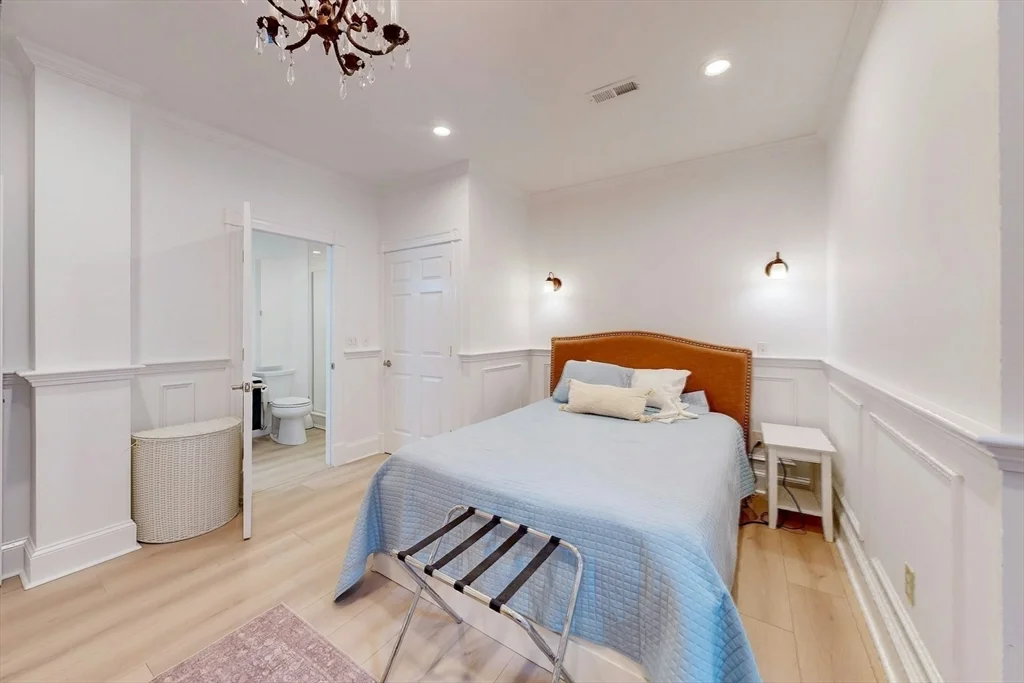 15 Garrison Rd, Brookline Hills