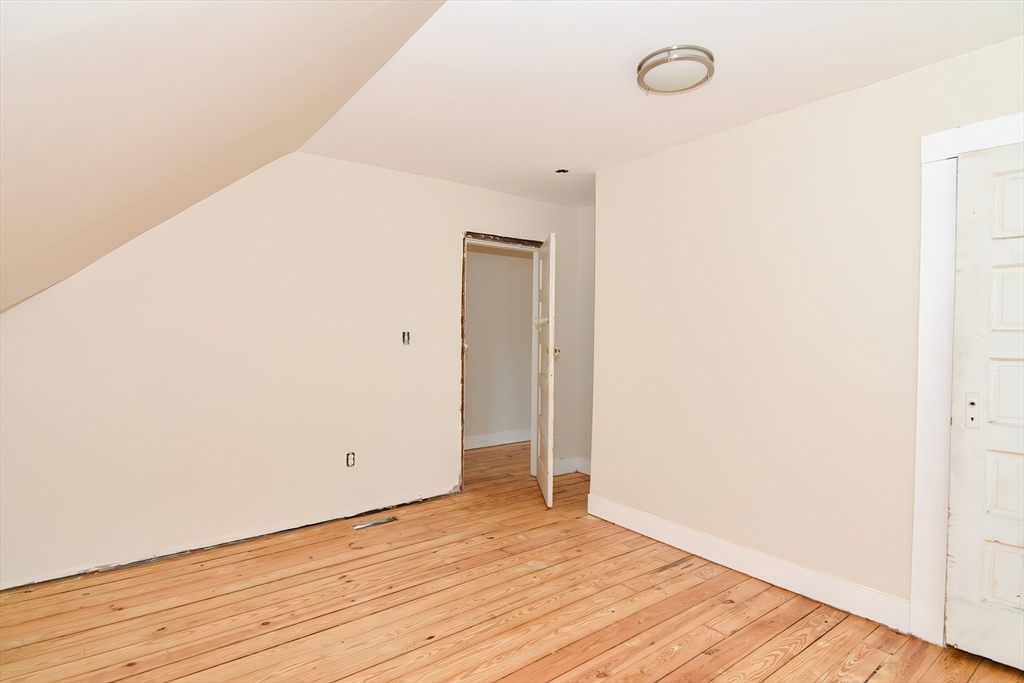 350 King St, Springfield