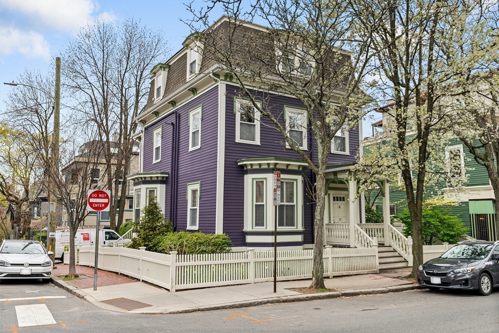 37 Putnam Ave, Riverside