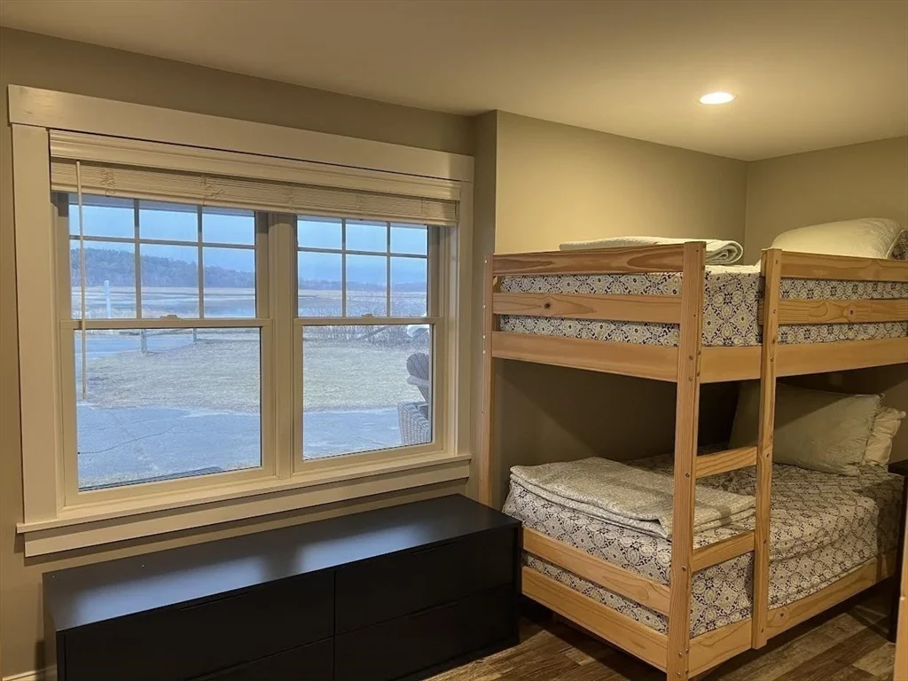 37 River Rd, Little Neck