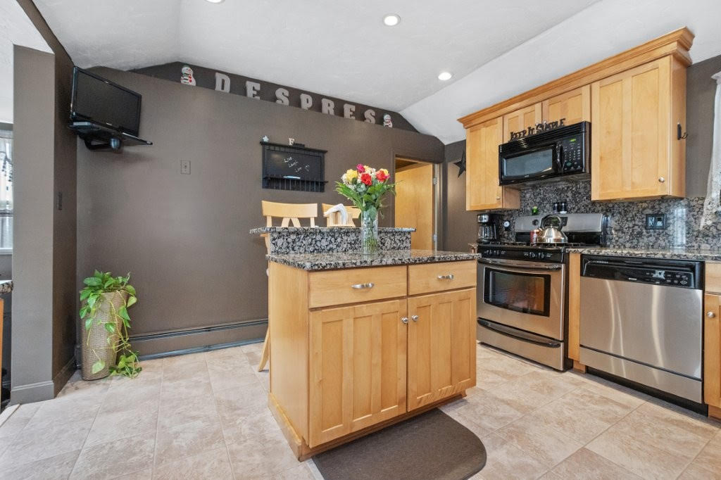 28 Ash St, South Side