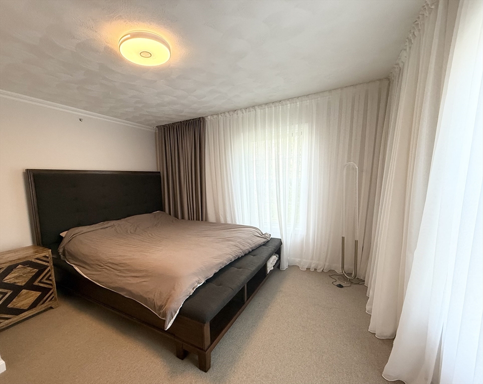 18 Dale St, Ballardvale