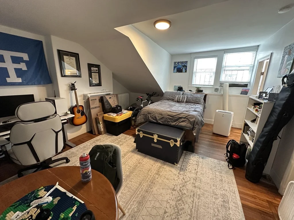 107 Charles St, Beacon Hill