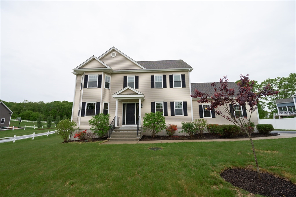 7 Willow Brook Ln, Blackstone