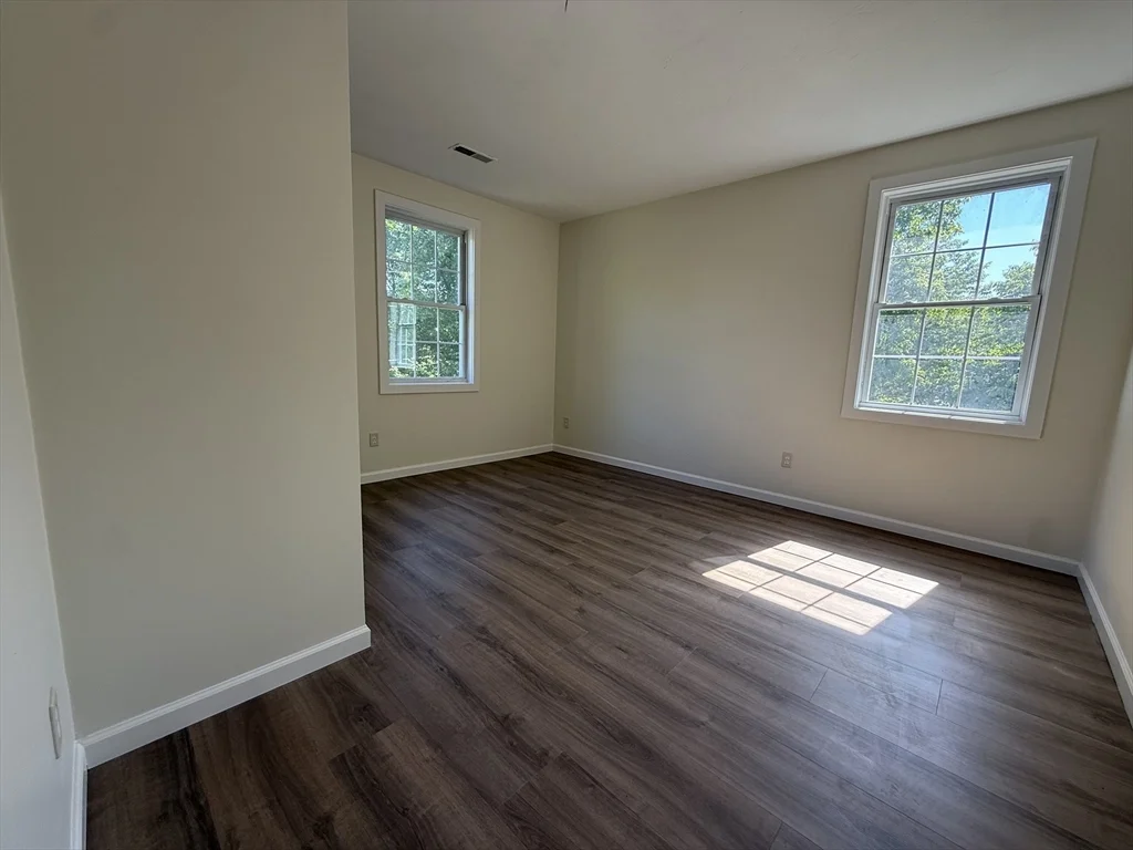 28 Crestview Dr, Westborough