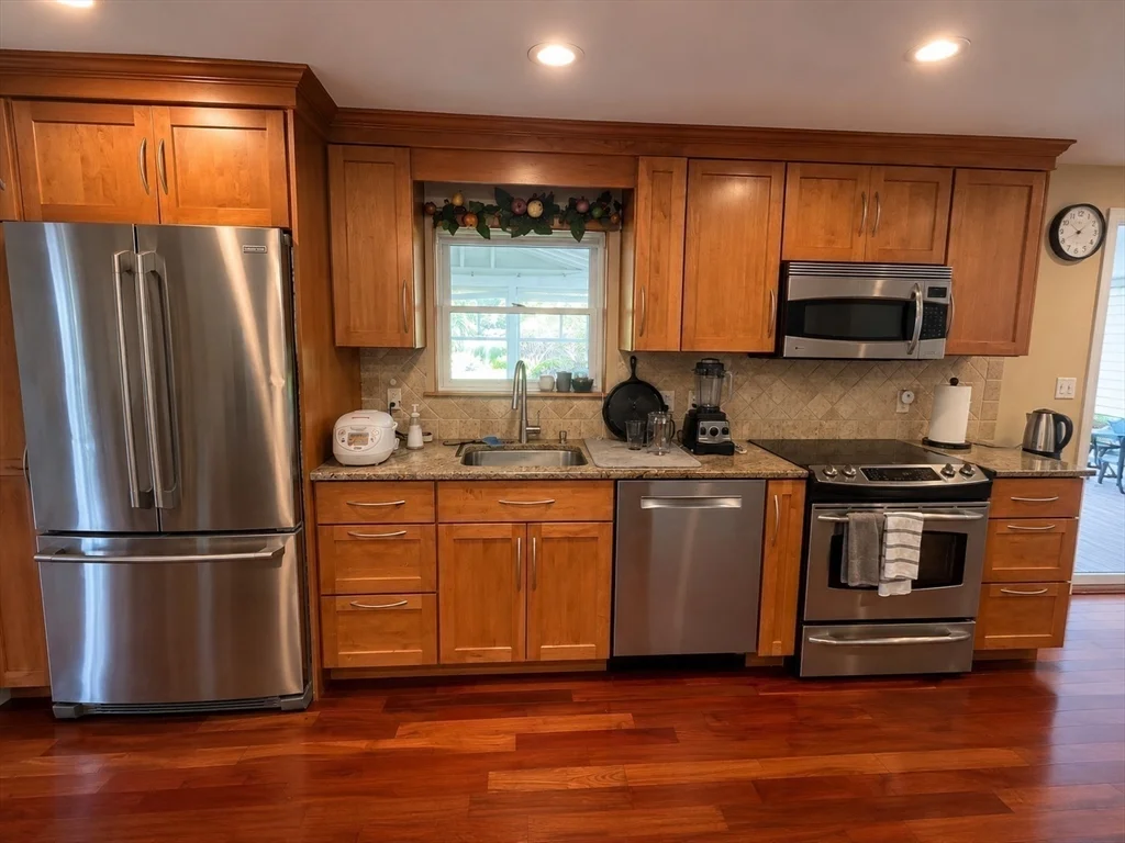15 Leonard Rd, Framingham