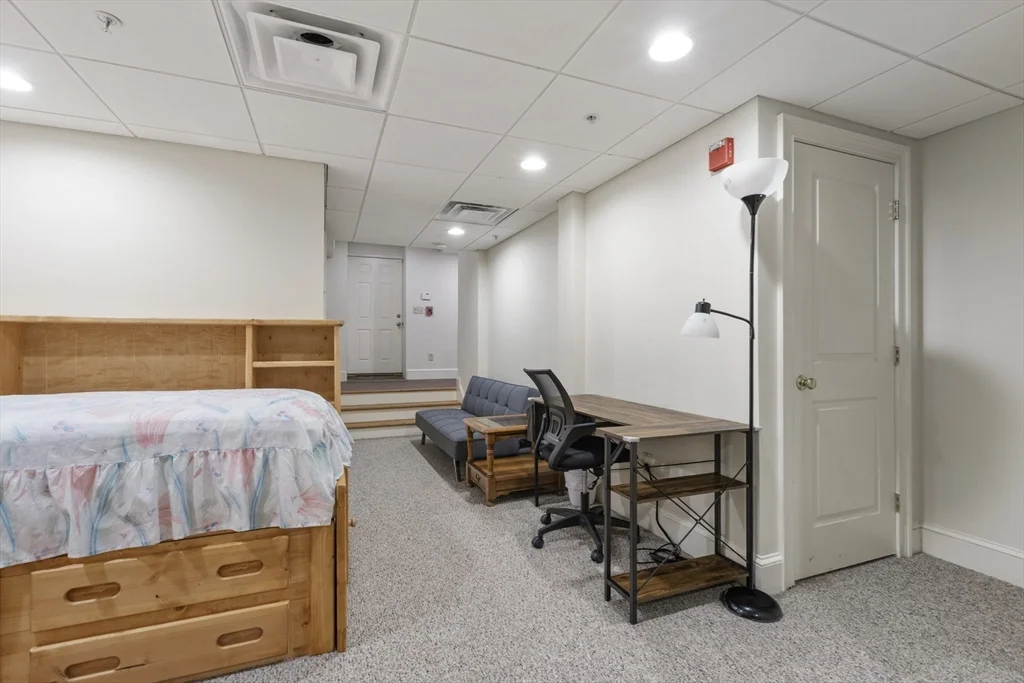 50 Clemence St, Cranston