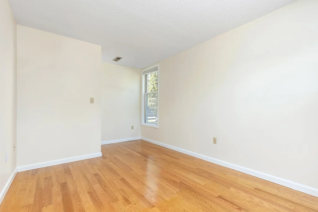 29 Hammond Pl, Woburn