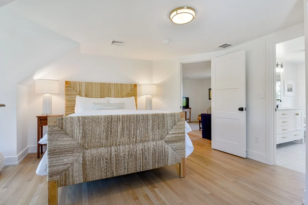 8 Burnt Swamp Ln, Nantucket