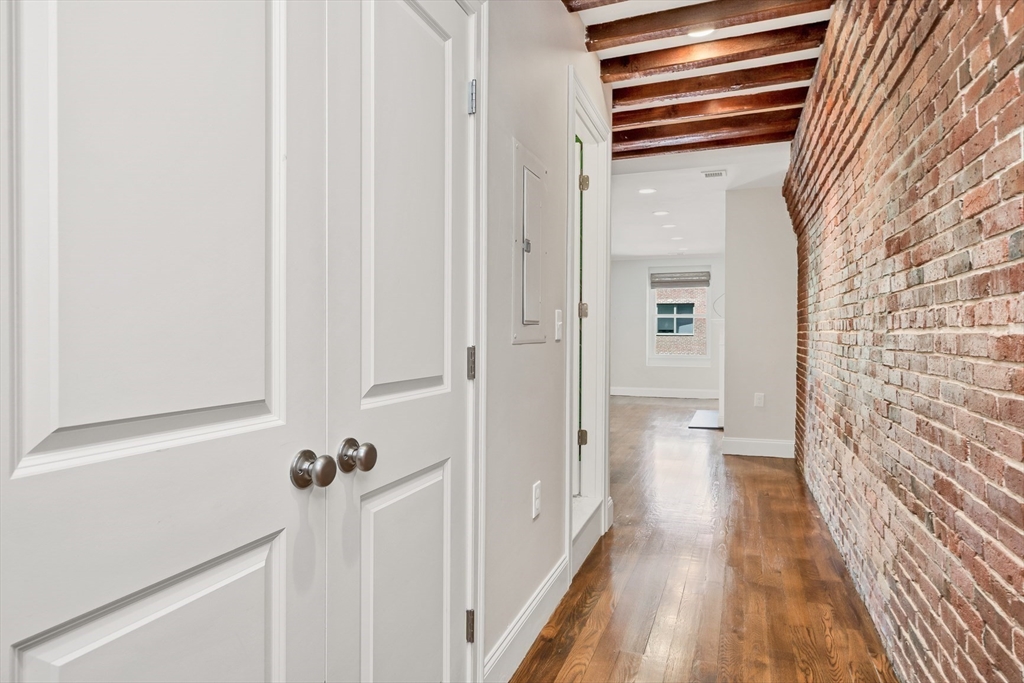 343 Commercial St, Waterfront