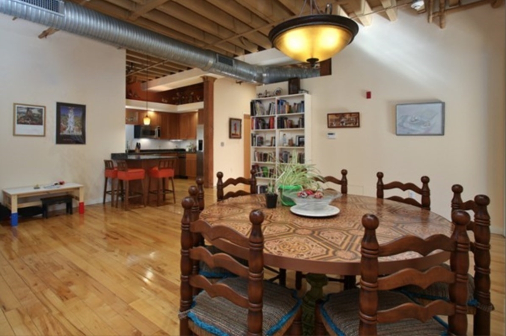 111 Beach, Leather District