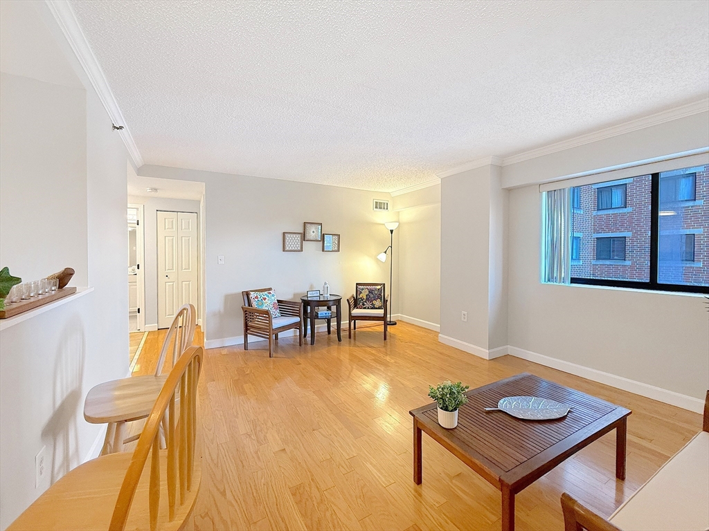 15 N Beacon St, Allston