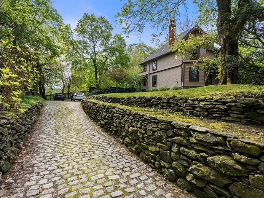 44 High St, Brookline Village