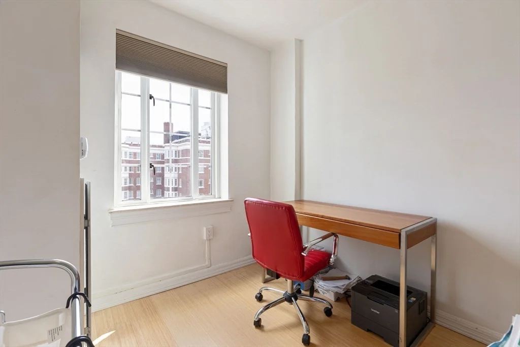 20 Chapel St, Longwood