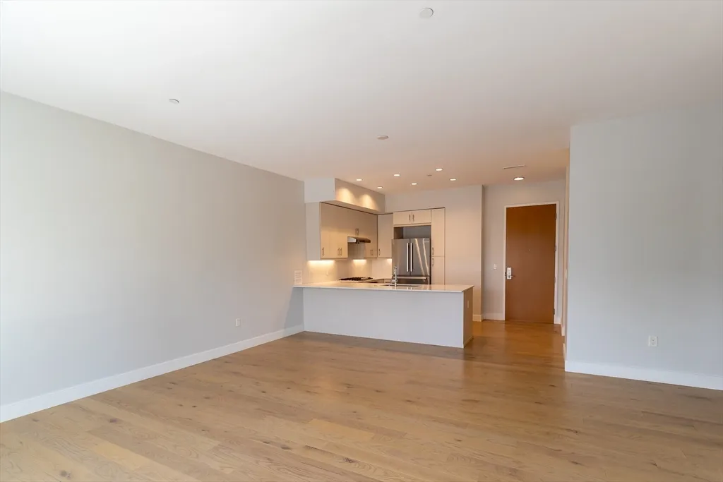 10 Shipyard Dr, Hingham