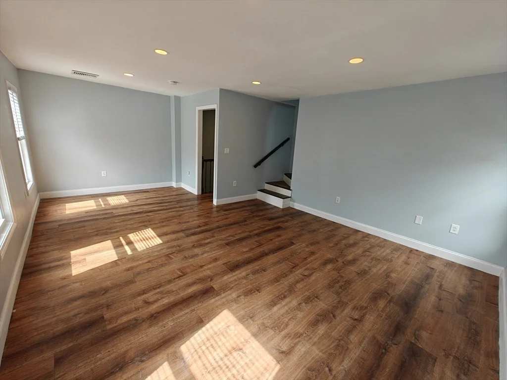102 Mount Pleasant Ave, Roxbury